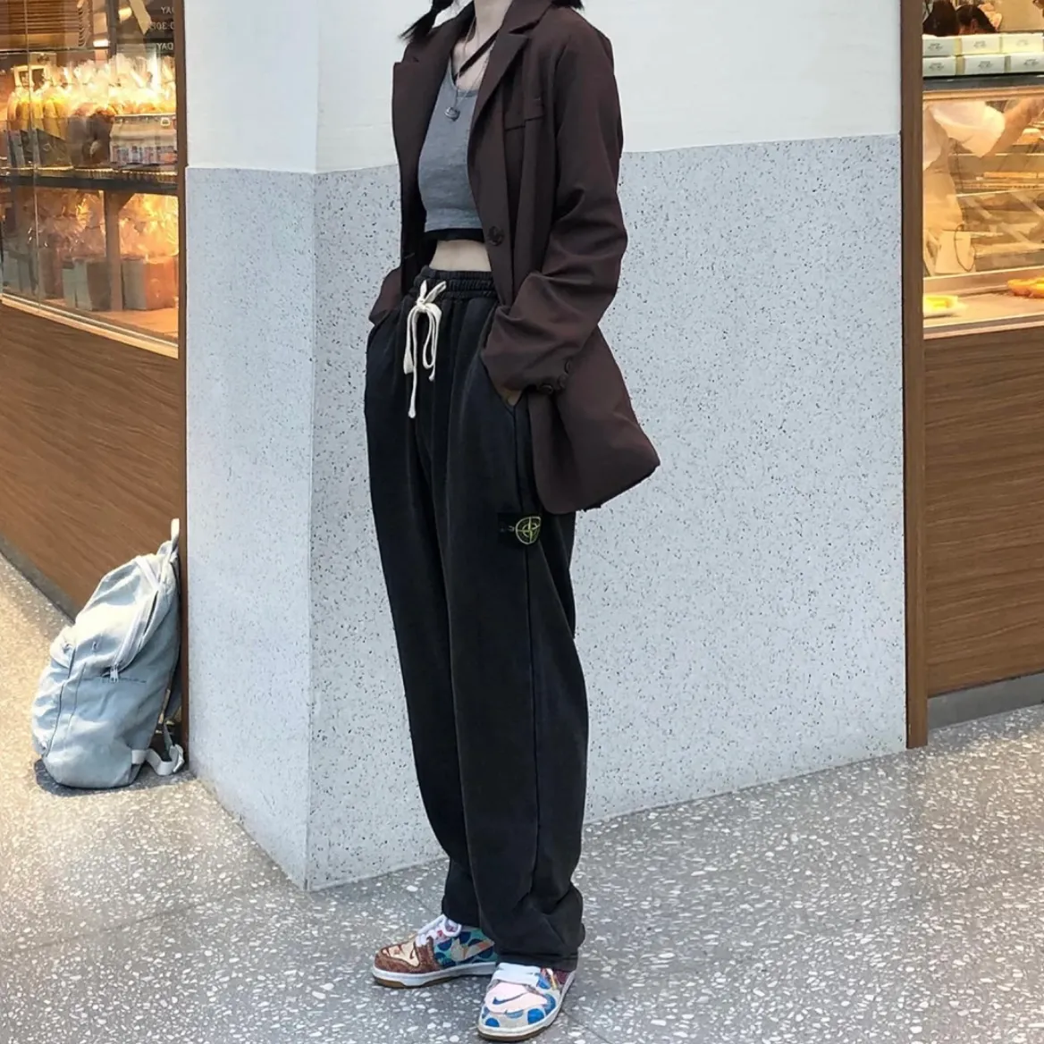 W2231#P150💰 Stone Black Samurai Badge Compass Washed and Distressed Drawstring Terry High Street Long Sweatpants for Men and Women Fashionable 🛒 This item can be worn by both men and women. The texture is very good and the upper body is particularly good-looking. It can be used in the high street for leisure. It looks slim and looks good in photos. Color: Black Size: M L XL XXL